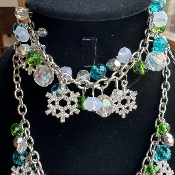 Pier One Imports Sparkle Snowflake Necklace & Bracelet Combo - Picture 2 of 10